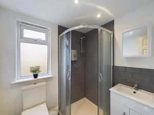shower room - click for photo gallery